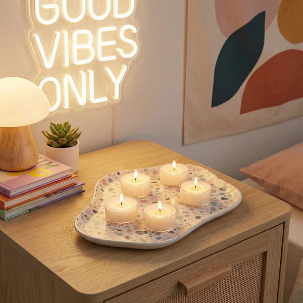 Pl v041083 lily   linen lifestyle 1